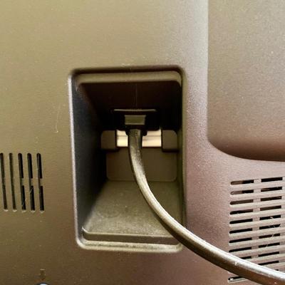 LOT 6 L: Toshiba TV Model #32DT2U