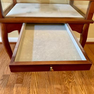 LOT 8 L: Oval Glass Top Coffee Table & Glass Surround Curio Display Side Table