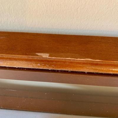 LOT 8 L: Oval Glass Top Coffee Table & Glass Surround Curio Display Side Table