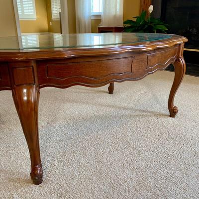 LOT 8 L: Oval Glass Top Coffee Table & Glass Surround Curio Display Side Table