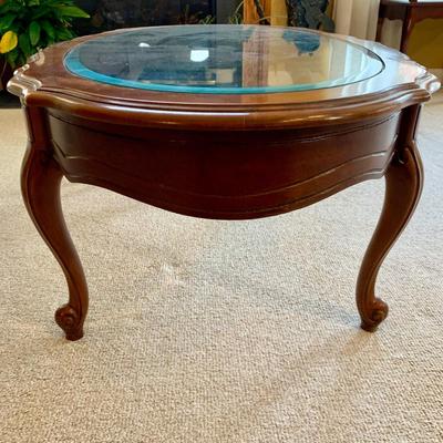 LOT 8 L: Oval Glass Top Coffee Table & Glass Surround Curio Display Side Table