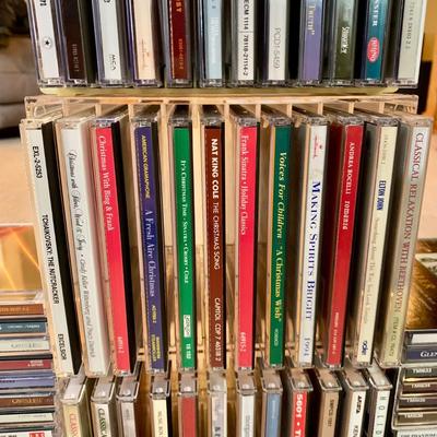 LOT 9 L: Cassette Tape & CD Collection: Glen Miller, Frank Sinatra, Village People, Lee Ann Womack, Nat King Cole, Kenny Rogers,...