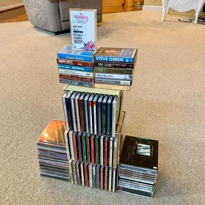 LOT 9 L: Cassette Tape & CD Collection: Glen Miller, Frank Sinatra, Village People, Lee Ann Womack, Nat King Cole, Kenny Rogers,...