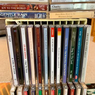 LOT 9 L: Cassette Tape & CD Collection: Glen Miller, Frank Sinatra, Village People, Lee Ann Womack, Nat King Cole, Kenny Rogers,...