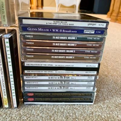 LOT 9 L: Cassette Tape & CD Collection: Glen Miller, Frank Sinatra, Village People, Lee Ann Womack, Nat King Cole, Kenny Rogers,...