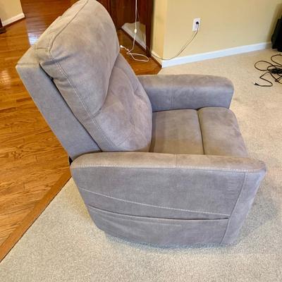 LOT 10 L: Raymour & Flanigan Laverne Microfiber Power Lift Recliner
