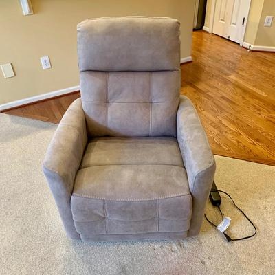 LOT 10 L: Raymour & Flanigan Laverne Microfiber Power Lift Recliner