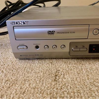 LOT 13 L: Sony DVD / VCR Player Model #SLV-D300P