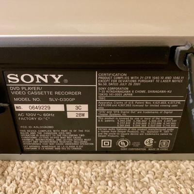 LOT 13 L: Sony DVD / VCR Player Model #SLV-D300P