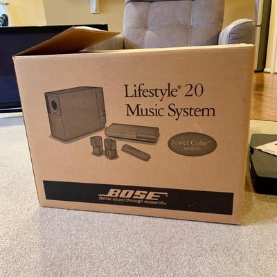 LOT 14 L: Bose Lifestyle 20 Music System & Solo TV Sound System