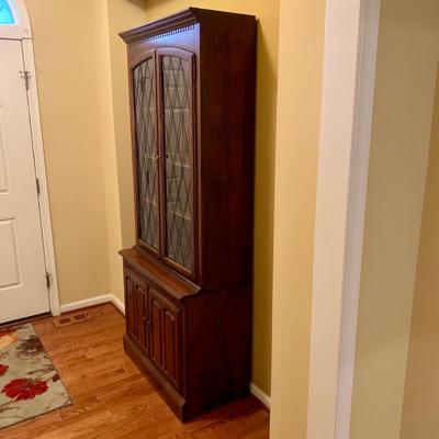 LOT 18 L & H: Pennsylvania House Expandable Sideboard Table & Ethan Allen Curio Cabinet / Hutch