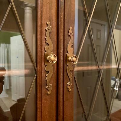 LOT 18 L & H: Pennsylvania House Expandable Sideboard Table & Ethan Allen Curio Cabinet / Hutch