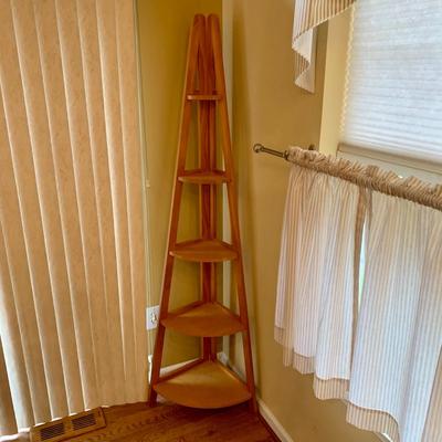 LOT 19 K: Wooden 5 Tier Tower Corner Shelf