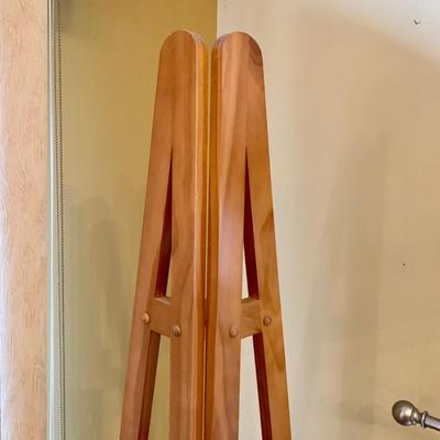 LOT 19 K: Wooden 5 Tier Tower Corner Shelf