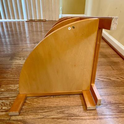 LOT 19 K: Wooden 5 Tier Tower Corner Shelf