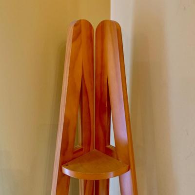 LOT 19 K: Wooden 5 Tier Tower Corner Shelf
