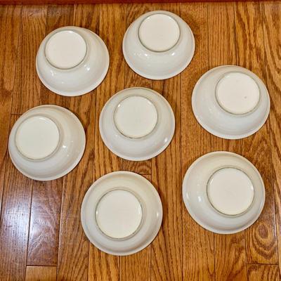 LOT 22 K: Pfaltzgraff "Juniper" Dishware Set