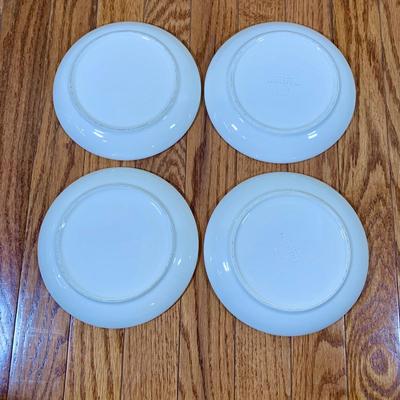 LOT 22 K: Pfaltzgraff "Juniper" Dishware Set