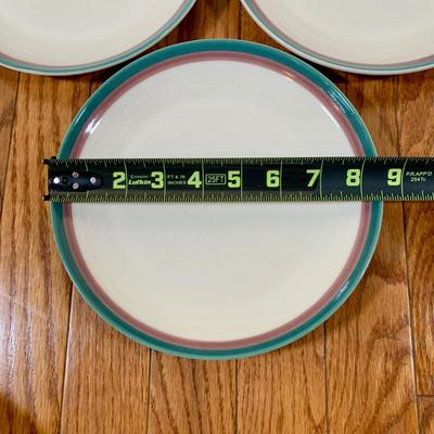 LOT 22 K: Pfaltzgraff "Juniper" Dishware Set