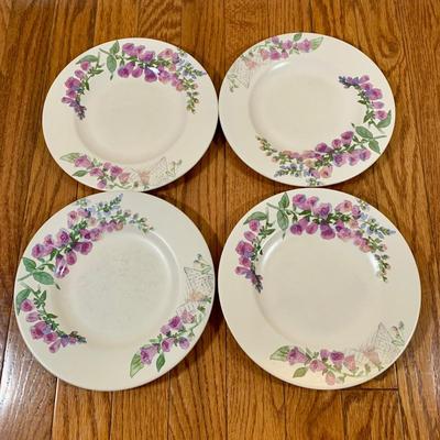 LOT 23 K: Pfaltzgraff "Cape May" Dishware Set
