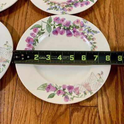 LOT 23 K: Pfaltzgraff "Cape May" Dishware Set