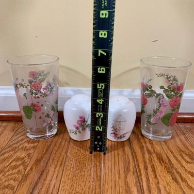 LOT 23 K: Pfaltzgraff "Cape May" Dishware Set