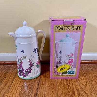 LOT 23 K: Pfaltzgraff "Cape May" Dishware Set