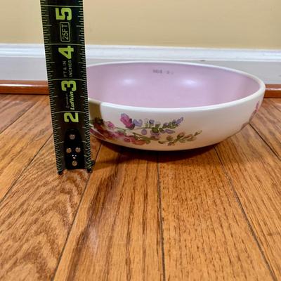 LOT 23 K: Pfaltzgraff "Cape May" Dishware Set