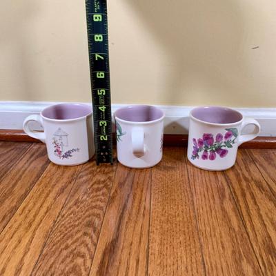 LOT 23 K: Pfaltzgraff "Cape May" Dishware Set