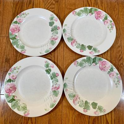 LOT 23 K: Pfaltzgraff "Cape May" Dishware Set