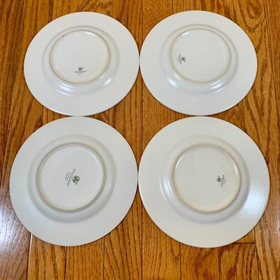 LOT 23 K: Pfaltzgraff "Cape May" Dishware Set