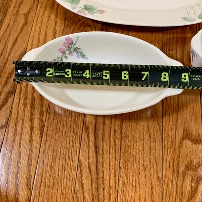 LOT 23 K: Pfaltzgraff "Cape May" Dishware Set