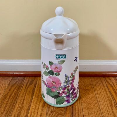 LOT 23 K: Pfaltzgraff "Cape May" Dishware Set