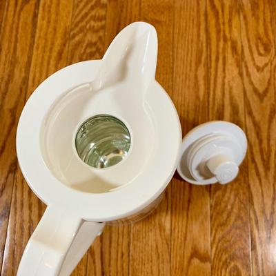 LOT 23 K: Pfaltzgraff "Cape May" Dishware Set