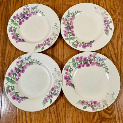 LOT 23 K: Pfaltzgraff "Cape May" Dishware Set