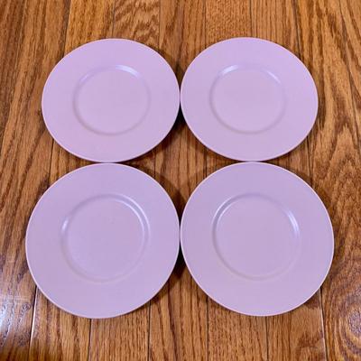 LOT 23 K: Pfaltzgraff "Cape May" Dishware Set