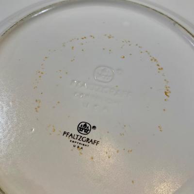 LOT 23 K: Pfaltzgraff "Cape May" Dishware Set