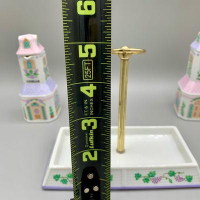 LOT 24 L: The Lenox Village 1993 Oil & Vinegar Set