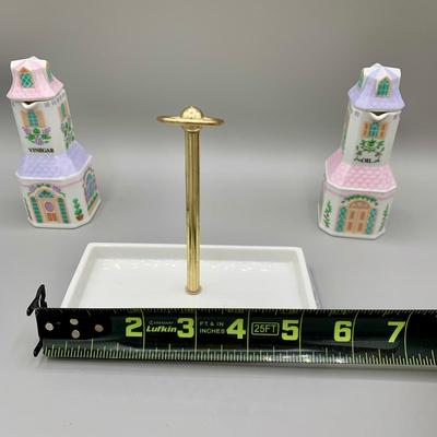 LOT 24 L: The Lenox Village 1993 Oil & Vinegar Set