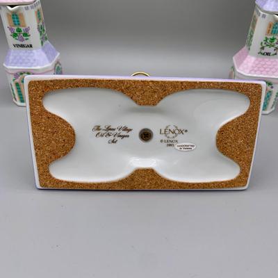 LOT 24 L: The Lenox Village 1993 Oil & Vinegar Set