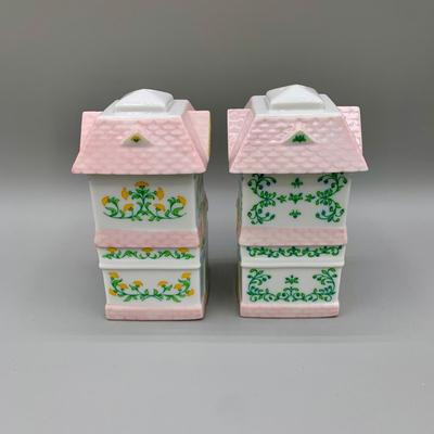 LOT 25 L: The Lenox Village 1991 Salt & Pepper Set