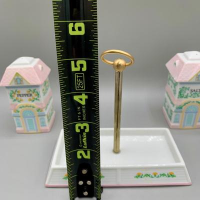 LOT 25 L: The Lenox Village 1991 Salt & Pepper Set