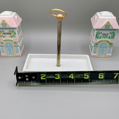 LOT 25 L: The Lenox Village 1991 Salt & Pepper Set