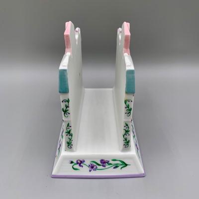 LOT 28 L: The Lenox Village 1994 Napkin Holder