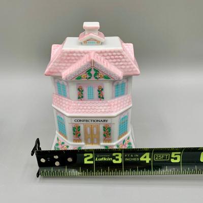 LOT 29 L: The Lenox Village 1991 Creamery, Confectionary, & Spoon