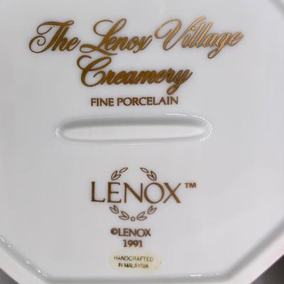 LOT 29 L: The Lenox Village 1991 Creamery, Confectionary, & Spoon