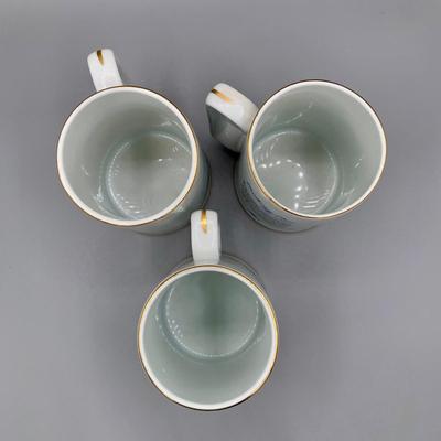 LOT 34 N: Norman Rockwell Mug Collection