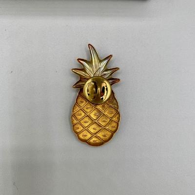 LOT 35 L: Brass Apple Bell, Schlabaugh & Sons Art Deco Miniature Desk Clock, Brass Pineapple Candle Pin, & Metal Star Decor