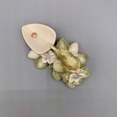 LOT 36 N: Handpainted Hummingbird Glass Vase, Kathy Seek Hummingbird Egg w/ Stand, Lenox Garden Frog, & More