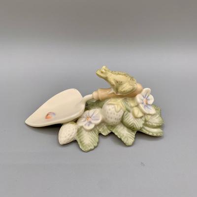 LOT 36 N: Handpainted Hummingbird Glass Vase, Kathy Seek Hummingbird Egg w/ Stand, Lenox Garden Frog, & More